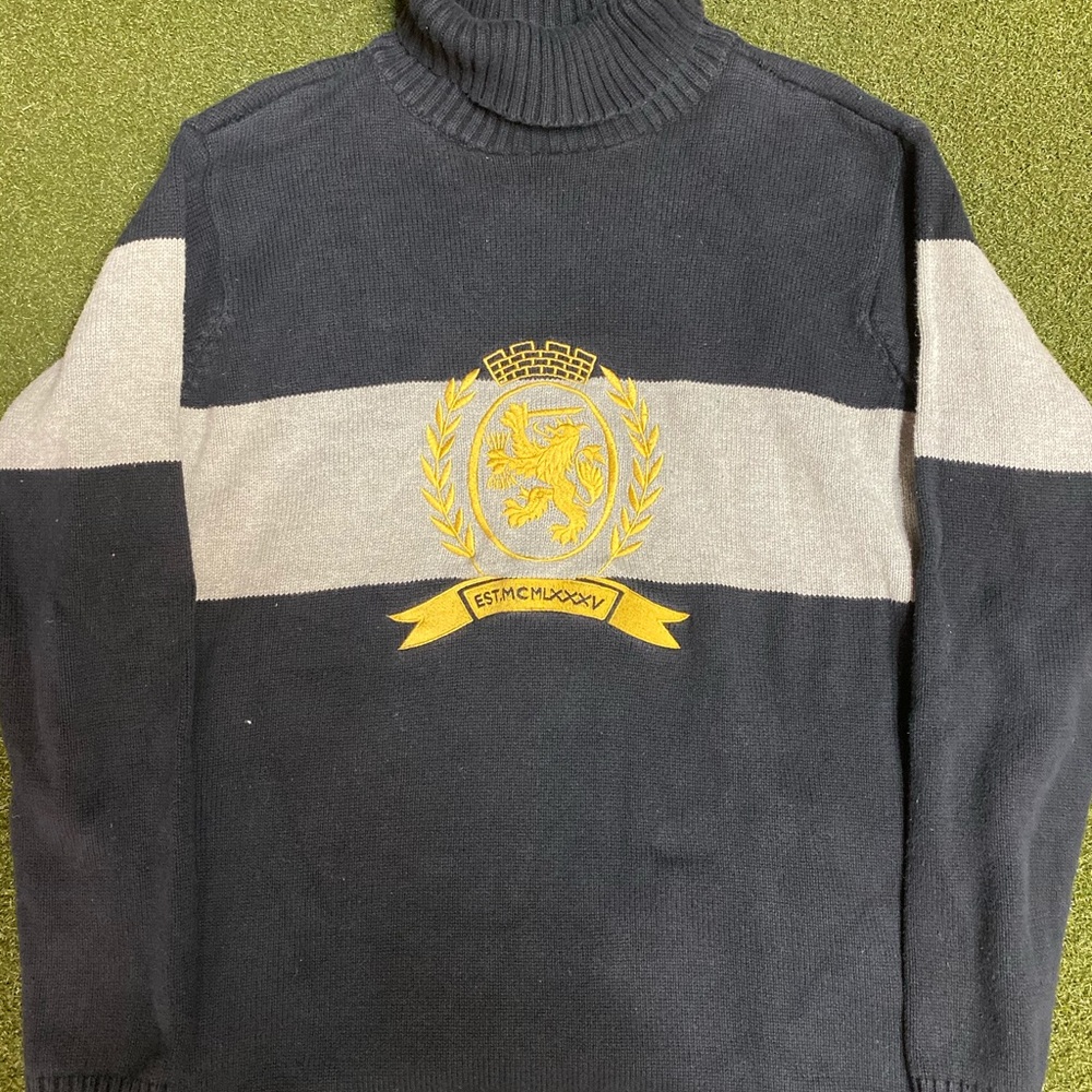 Vintage 90s big crest Tommy Hilfiger sweater